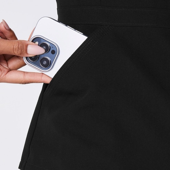 Figs STAR WARS Limited Edition V-Neck Scrub Top in Darth Vader Black, Size Small - Picture 7 of 7